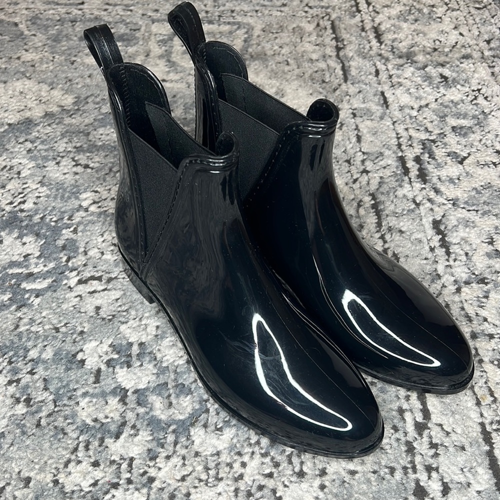 NWT Women Rain boots